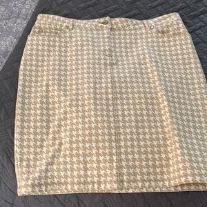 Stylish Tan Houndstooth Skirt